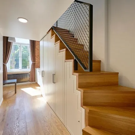 Cozy Loft Near Old Town Mere Pst 8-6 アパート
